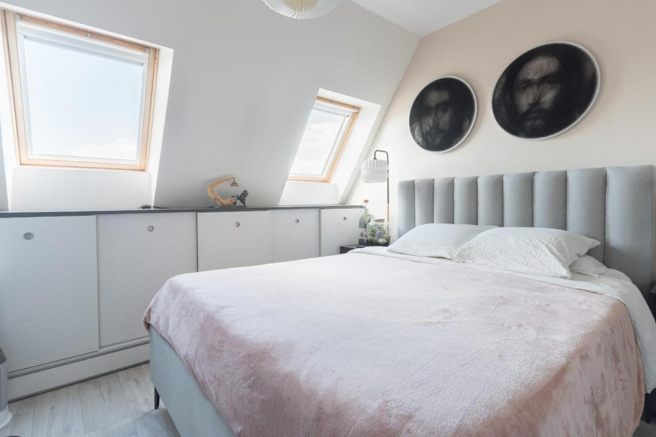 Bright And Homely 1 Bedroom Rooftop Apartment In The Marais In Paris Exterior photo