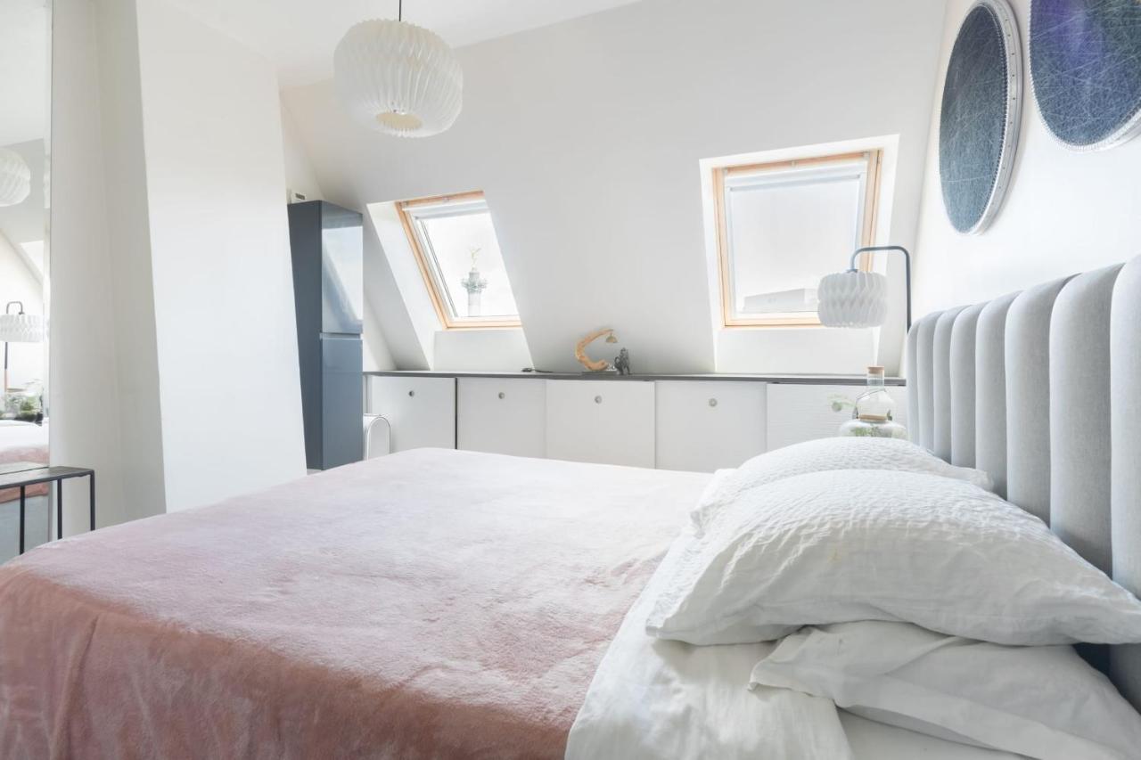 Bright And Homely 1 Bedroom Rooftop Apartment In The Marais In Paris Exterior photo